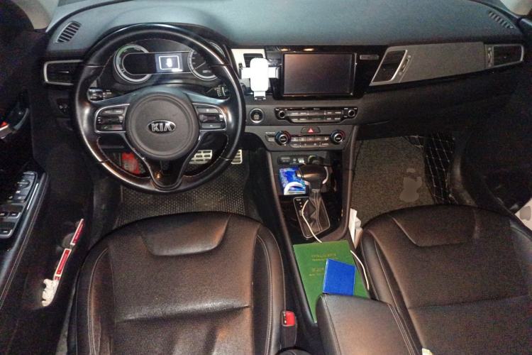 Used Kia Niro 2017 1.6L Luxury Edition Center Console