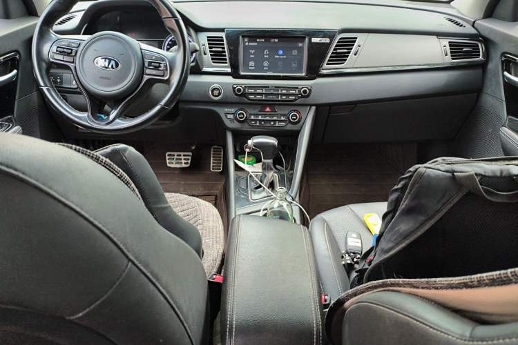 Used Kia Niro 2017 1.6L Luxury Edition Center Console
