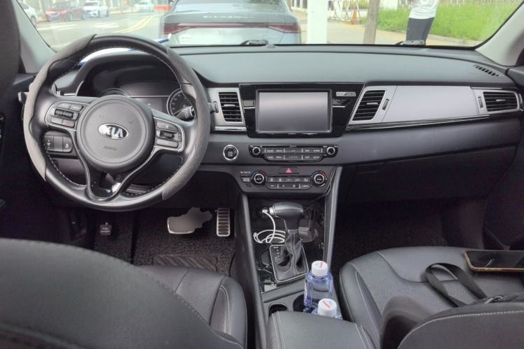 Used Kia Niro 2017 1.6L Luxury Edition Center Console