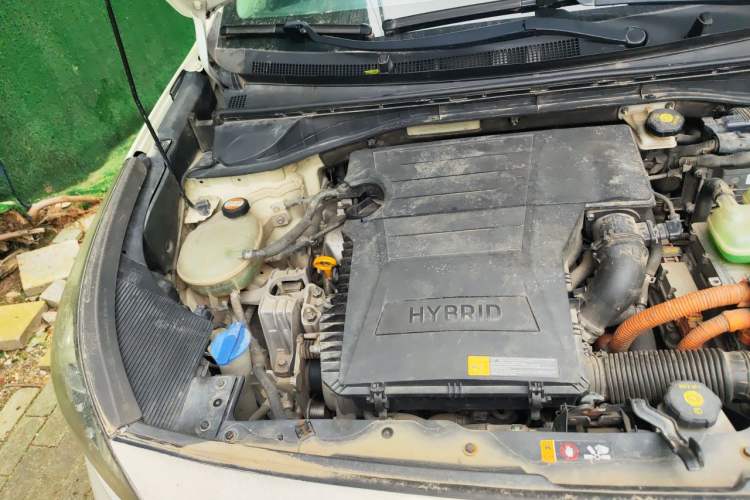 Used Kia Niro 2017 1.6L Luxury Edition Engine Bay Right