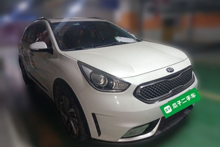 Used Kia Niro 2017 1.6L Luxury Edition Front Right 45 Deg