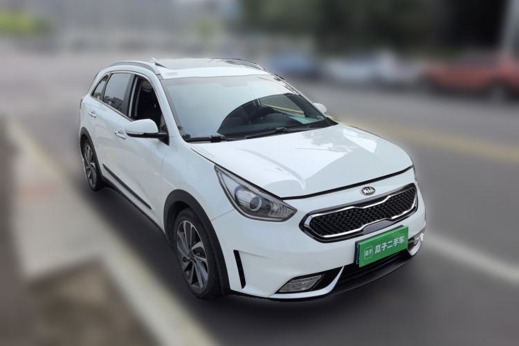 Used Kia Niro 2017 1.6L Luxury Edition Front Right 45 Deg