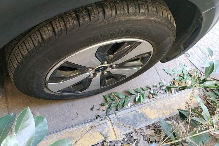 Used Kia Niro 2017 1.6L Standard Edition Right Front Wheel Hub