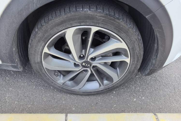 Used Kia Niro 2017 1.6L Luxury Edition Right Front Wheel Hub