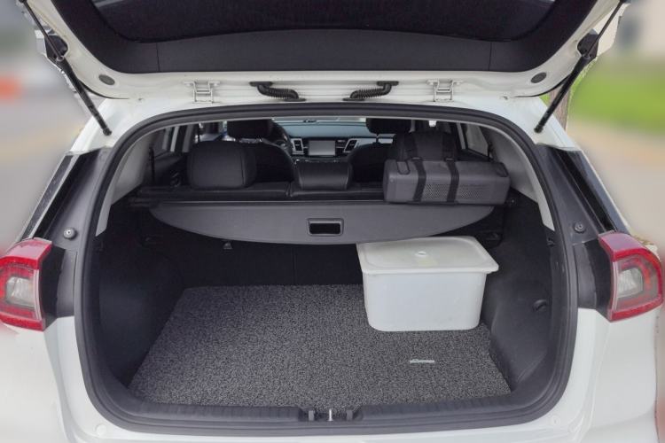 Used Kia Niro 2017 1.6L Luxury Edition Trunk