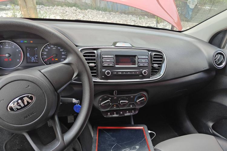 Used Kia Pegas 2017 1.4L Manual Fashion Edition Smart Center Console