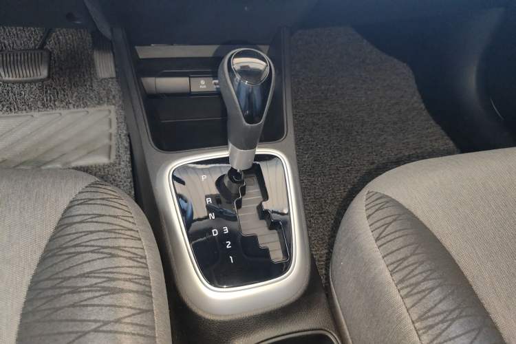 Used Kia Pegas 2020 Revised Version 1.4L Automatic Comfortable with Sunroof Gear Lever