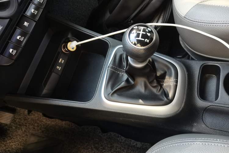 Used Kia Pegas 2017 1.4L Manual Value Edition Gear Lever