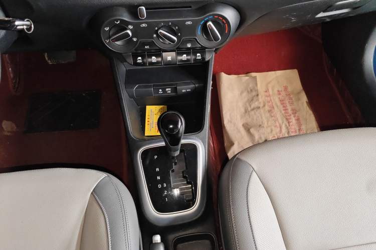 Used Kia Pegas 2017 1.4L Automatic Value Edition Gear Lever
