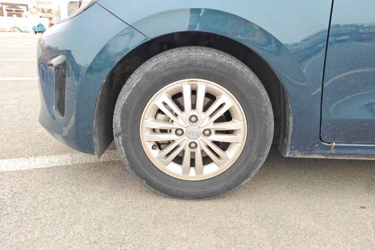 Used Kia Pegas 2017 1.4L Automatic Value Edition Left Front Wheel Hub