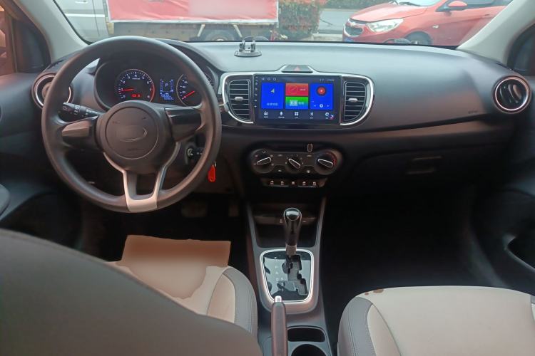 Used Kia Pegas 2017 1.4L Automatic Value Edition Center Console