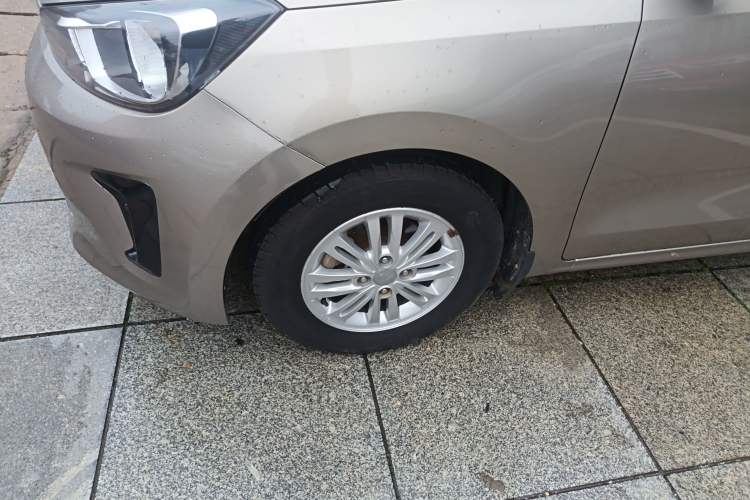 Used Kia Pegas 2017 1.4L Automatic Value Edition Left Front Wheel Hub