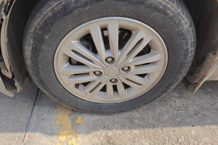 Used Kia Pegas 2017 1.4L Automatic Value Edition Left Front Wheel Hub