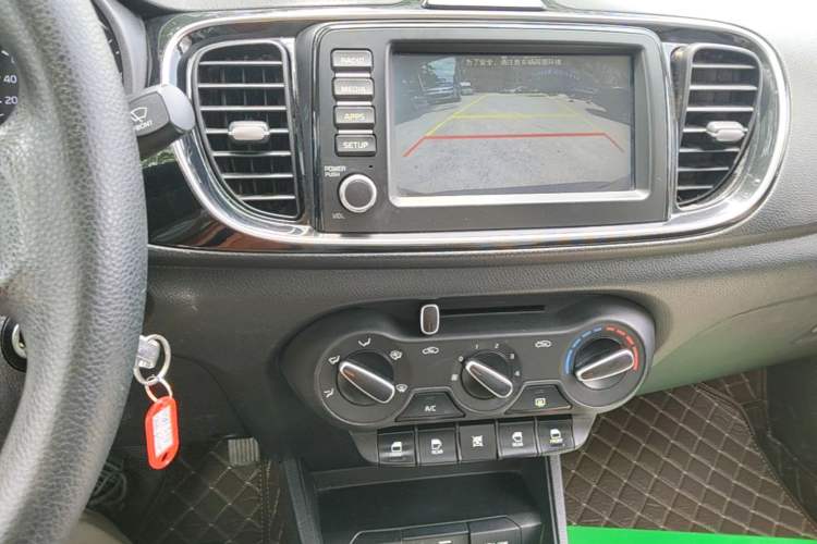 Used Kia Pegas 2017 1.4L Automatic Deluxe Edition Audio And AC Panel