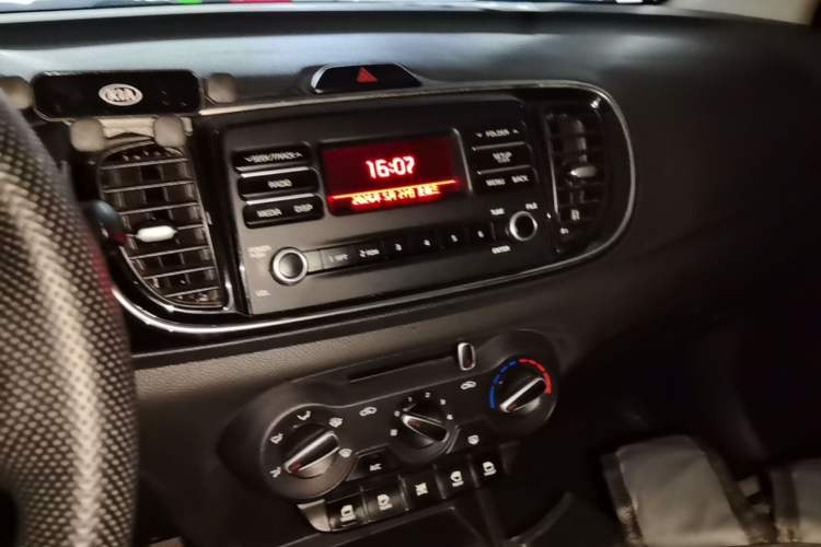 Used Kia Pegas 2017 1.4L Automatic Value Edition Audio And AC Panel