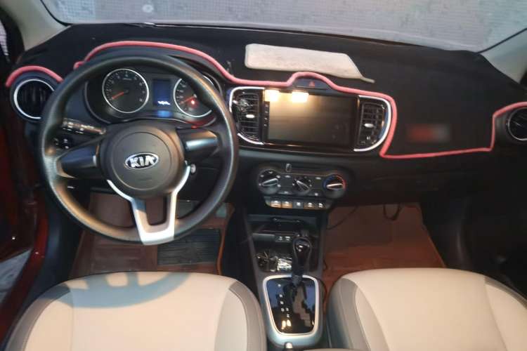 Used Kia Pegas 2017 1.4L Automatic Value Edition Center Console