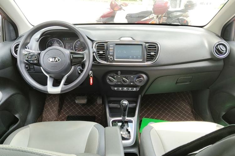 Used Kia Pegas 2017 1.4L Automatic Deluxe Edition Center Console