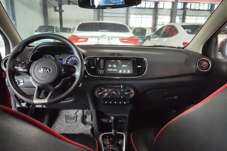 Used Kia Pegas 2017 1.4L Automatic Deluxe Edition Center Console