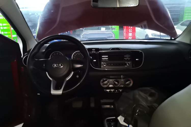 Used Kia Pegas 2017 1.4L Automatic Value Edition Center Console