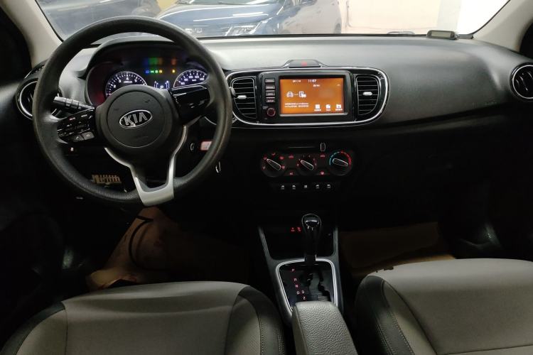 Used Kia Pegas 2017 1.4L Automatic Value Edition Center Console