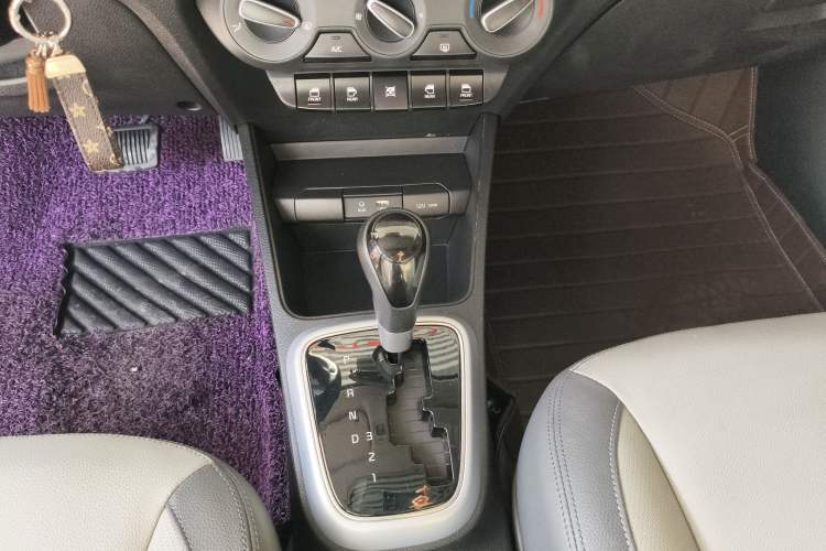 Used Kia Pegas 2017 1.4L Automatic Value Edition Gear Lever