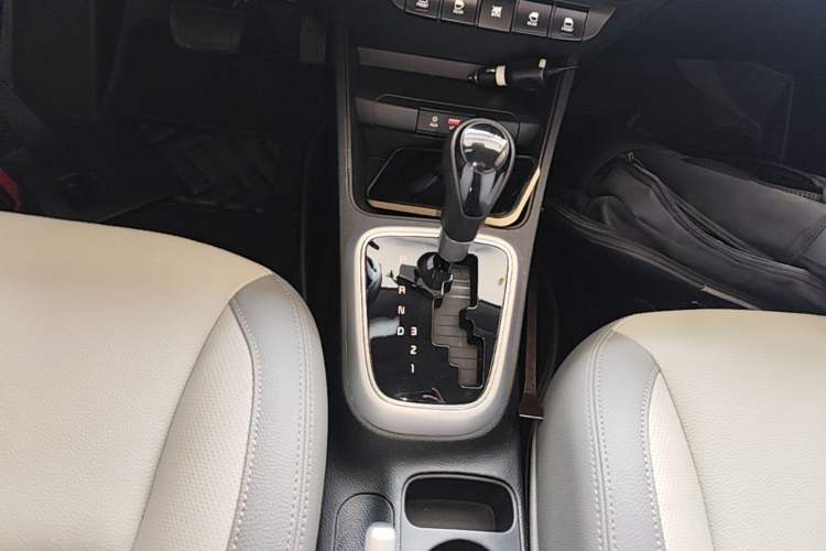 Used Kia Pegas 2017 1.4L Automatic Value Edition Gear Lever