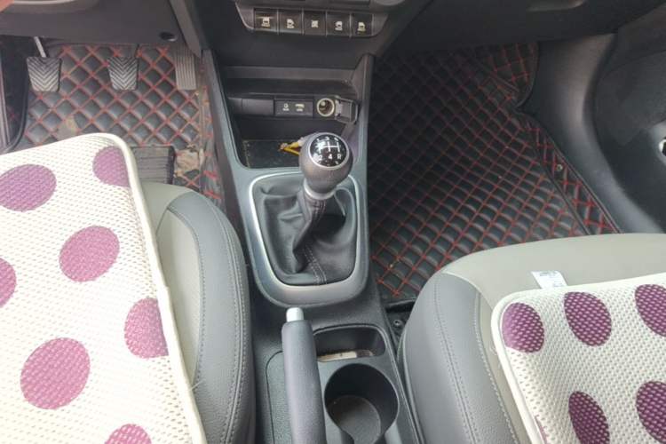 Used Kia Pegas 2017 1.4L Manual Value Edition Gear Lever