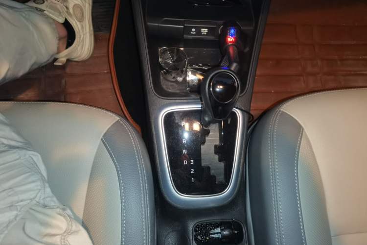 Used Kia Pegas 2017 1.4L Automatic Value Edition Gear Lever