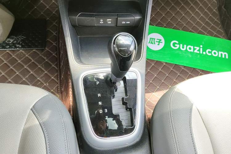 Used Kia Pegas 2017 1.4L Automatic Deluxe Edition Gear Lever