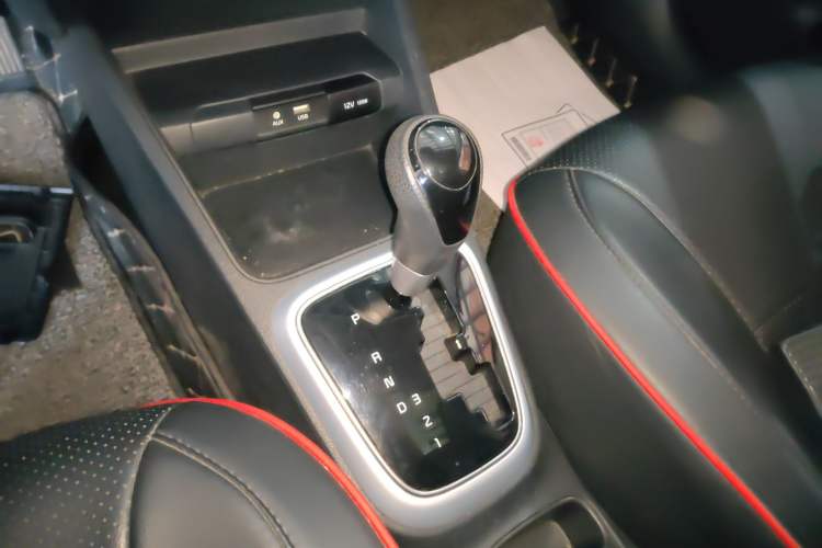 Used Kia Pegas 2017 1.4L Automatic Deluxe Edition Gear Lever