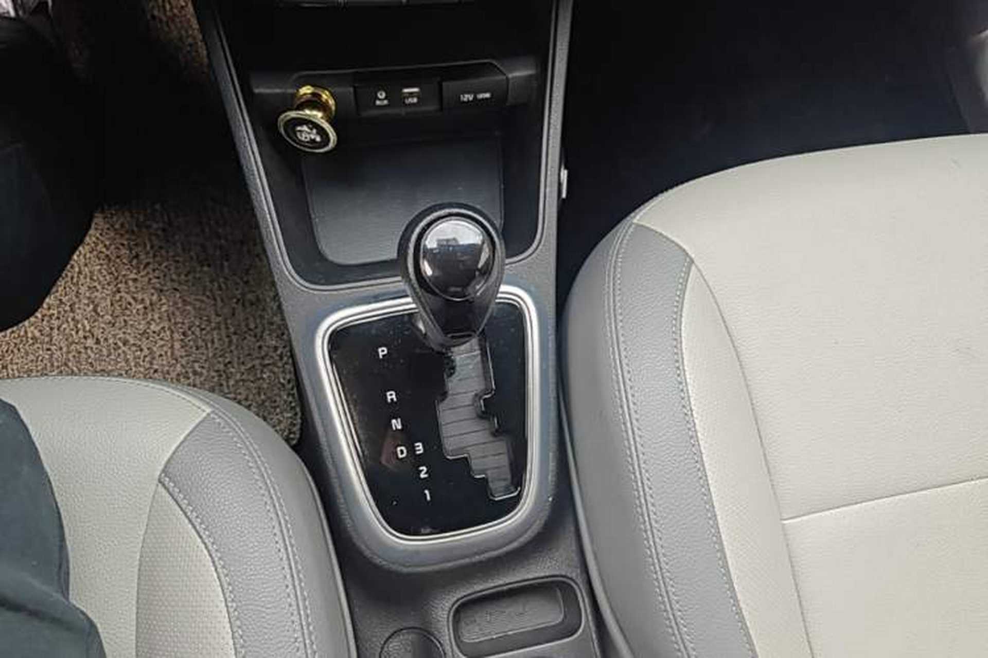 Used Kia Pegas 2017 1.4L Automatic Deluxe Edition Gear Lever