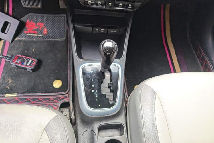 Used Kia Pegas 2017 1.4L Automatic Value Edition Gear Lever