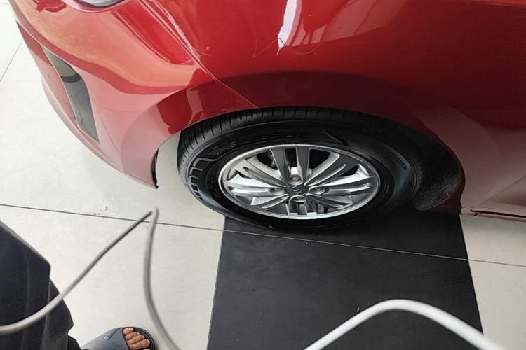 Used Kia Pegas 2017 1.4L Automatic Value Edition Left Front Wheel Hub