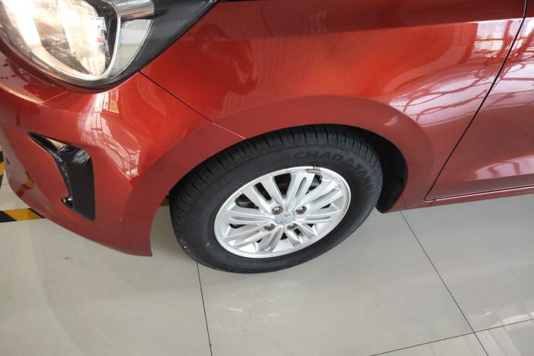 Used Kia Pegas 2017 1.4L Automatic Deluxe Edition Left Front Wheel Hub