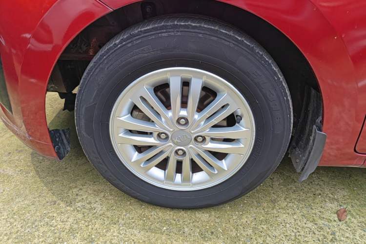 Used Kia Pegas 2017 1.4L Automatic Value Edition Left Front Wheel Hub