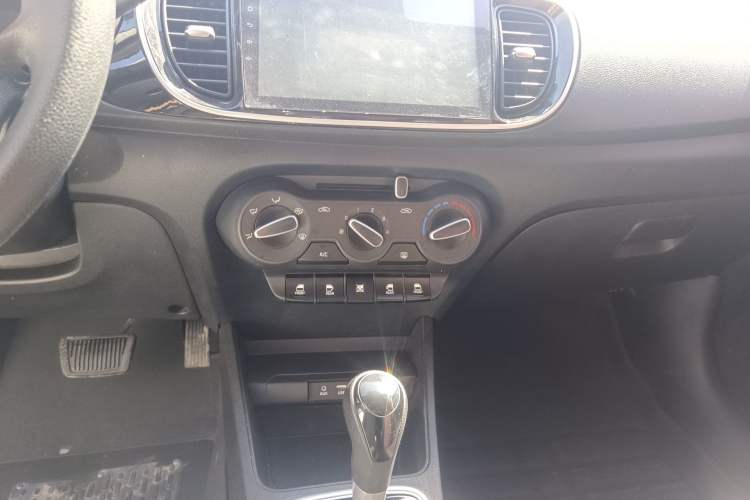 Used Kia Pegas 2017 1.4L Automatic Value Edition Audio And AC Panel