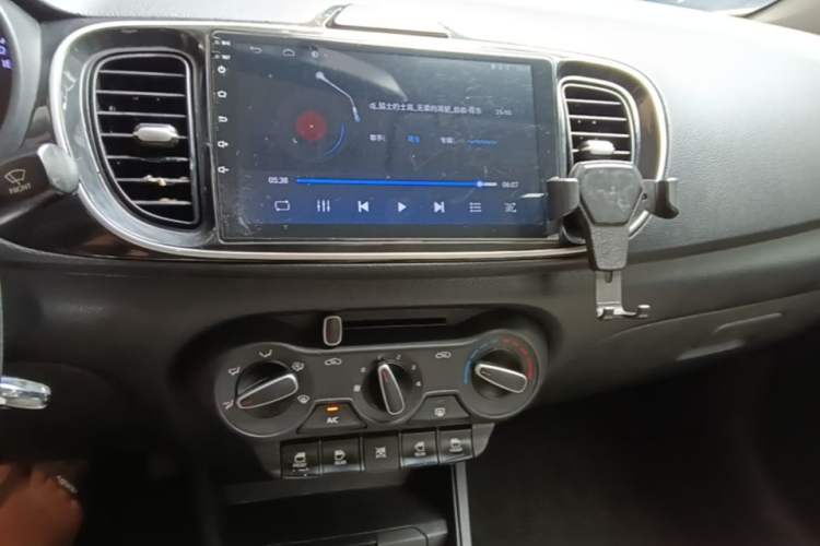 Used Kia Pegas 2017 1.4L Automatic Value Edition Audio And AC Panel