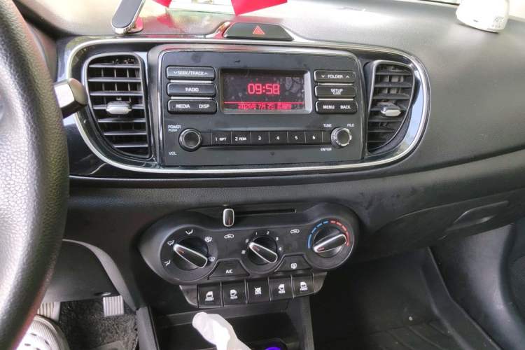 Used Kia Pegas 2017 1.4L Automatic Value Edition Audio And AC Panel