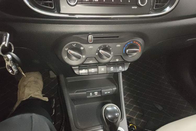 Used Kia Pegas 2017 1.4L Automatic Value Edition Audio And AC Panel