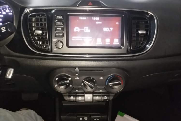 Used Kia Pegas 2017 1.4L Automatic Value Edition Audio And AC Panel