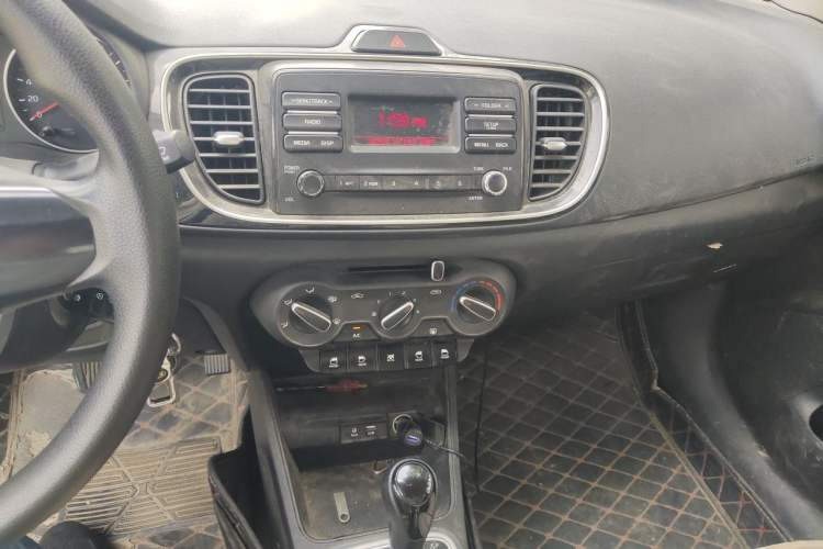 Used Kia Pegas 2017 1.4L Automatic Value Edition Audio And AC Panel