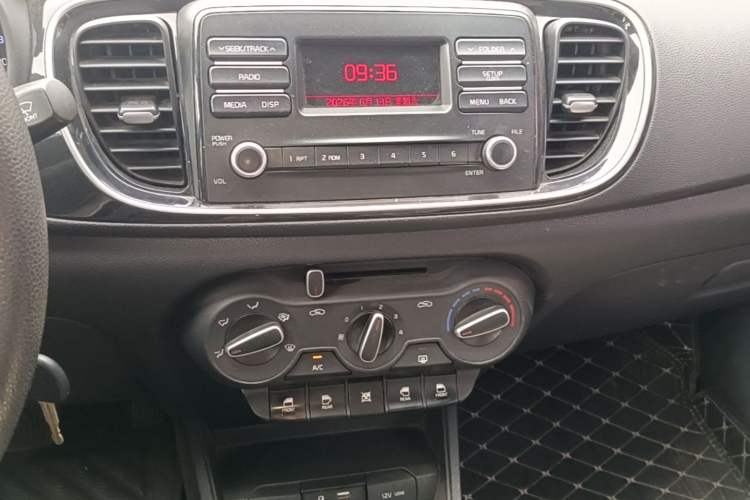 Used Kia Pegas 2017 1.4L Automatic Value Edition Audio And AC Panel