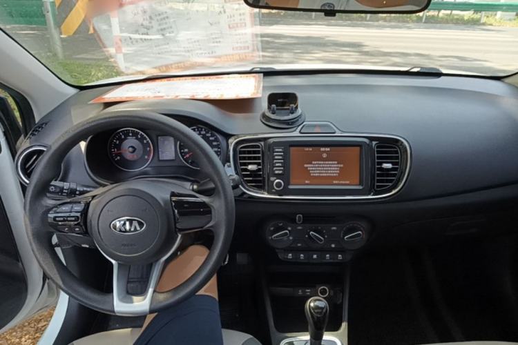 Used Kia Pegas 2017 1.4L Automatic Value Edition Center Console
