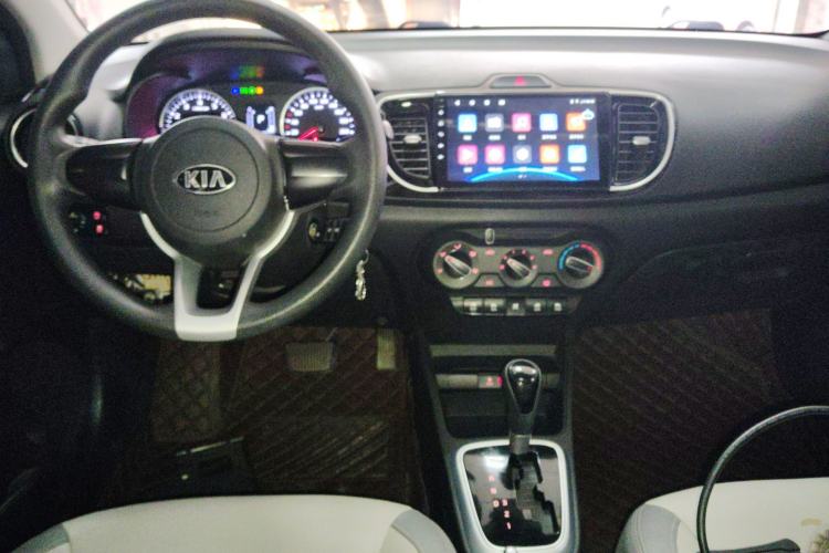 Used Kia Pegas 2017 1.4L Automatic Value Edition Center Console