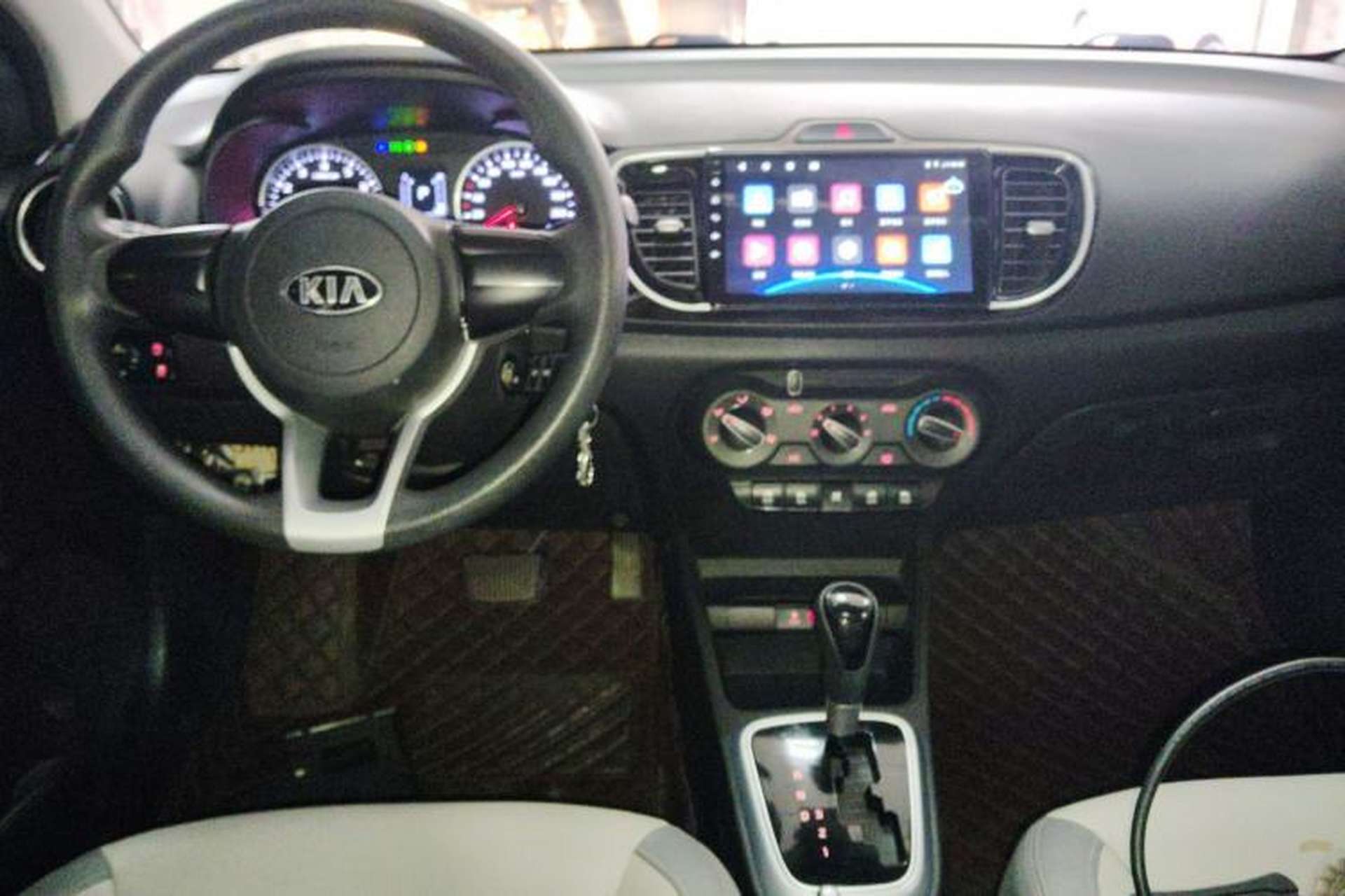 Used Kia Pegas 2017 1.4L Automatic Value Edition Center Console