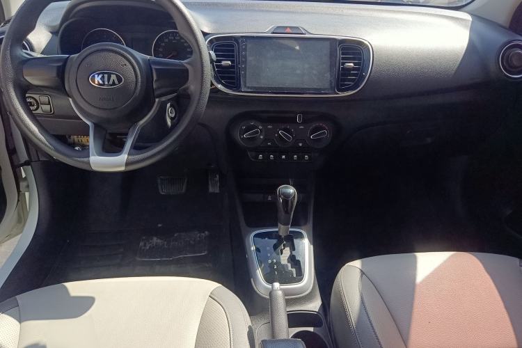 Used Kia Pegas 2017 1.4L Automatic Value Edition Center Console