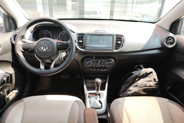 Used Kia Pegas 2017 1.4L Automatic Value Edition Center Console