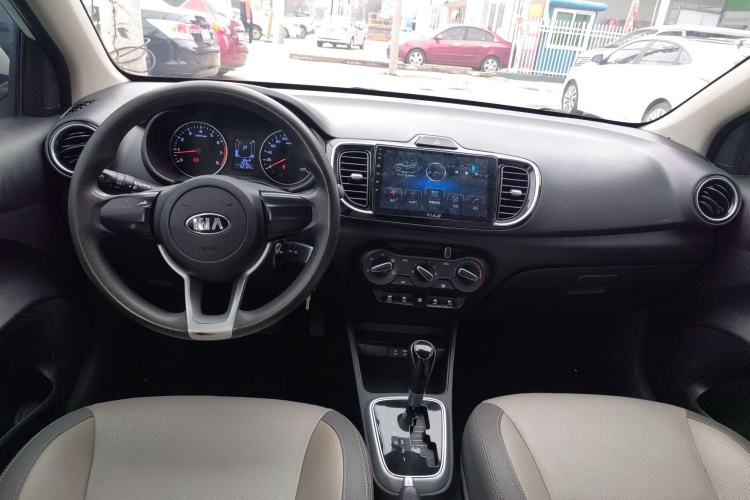 Used Kia Pegas 2017 1.4L Automatic Value Edition Center Console
