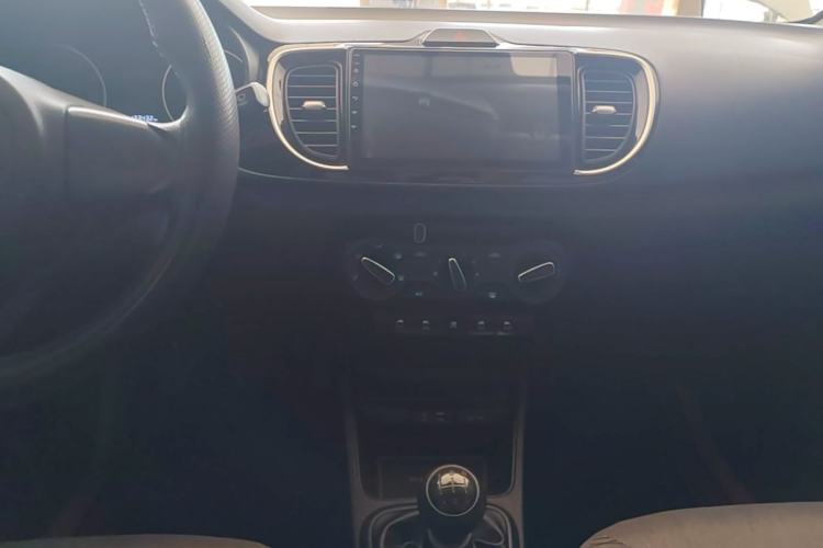 Used Kia Pegas 2017 1.4L Manual Fashion Edition Smart Center Console