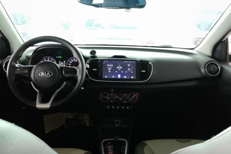 Used Kia Pegas 2017 1.4L Automatic Value Edition Center Console